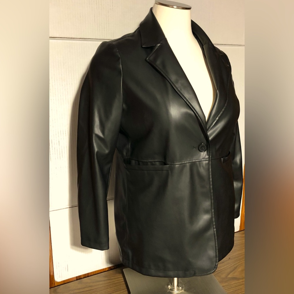 NWT CoffeeShop NewYork/ Stitch Fix 1X faux leather one button front blazer/j…